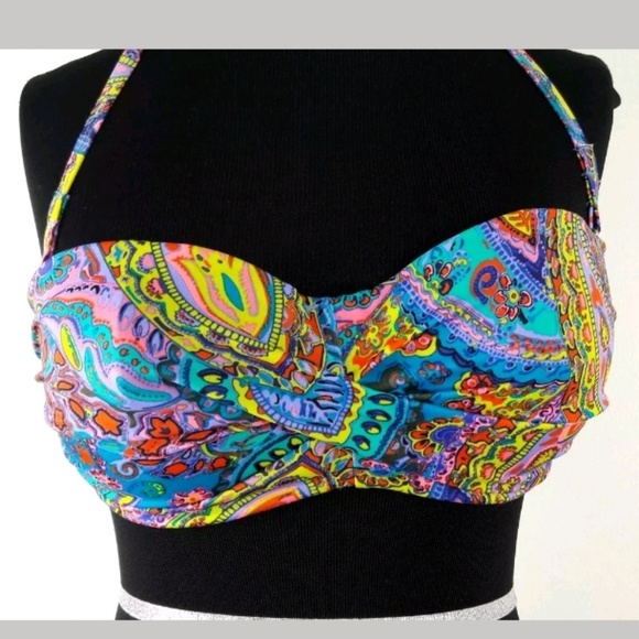 🌟SOLD🌟 Sexy Victoria's Secret Paisley Bikini Top - Picture 2 of 7